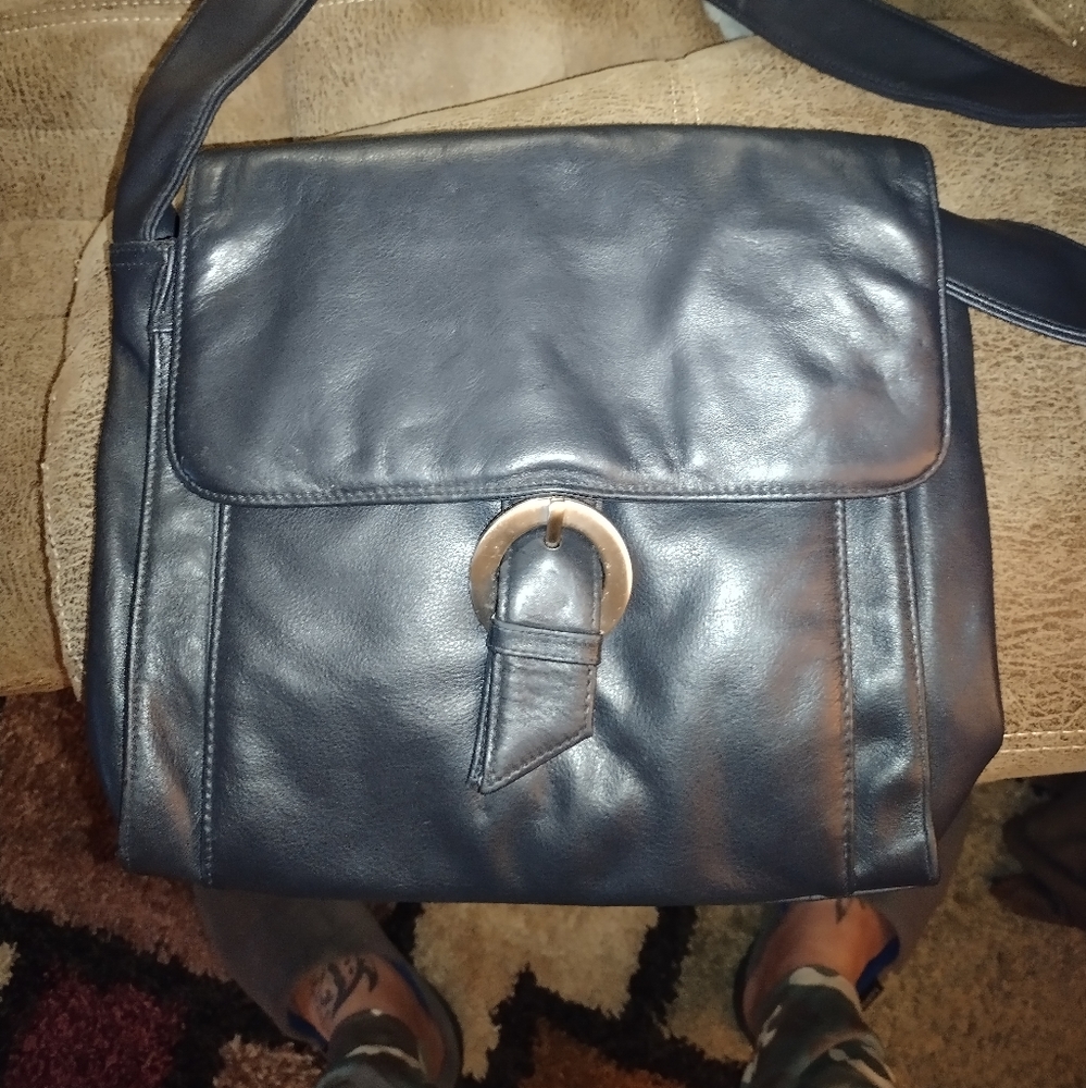 Medium shoulder bag